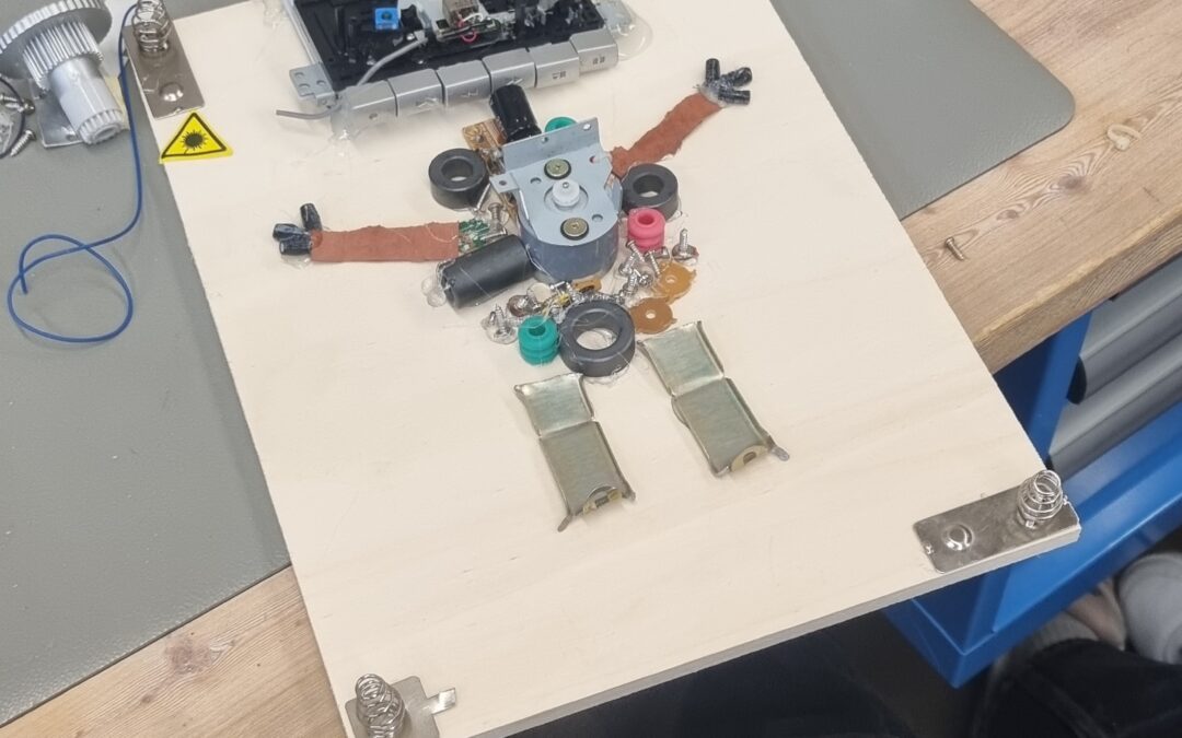 Workshop „Rohstofflager der Zukunft – Kunst aus Elektrogeräten“